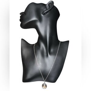 Elegant Sterling Silver Mother of Pearl pendant Necklace